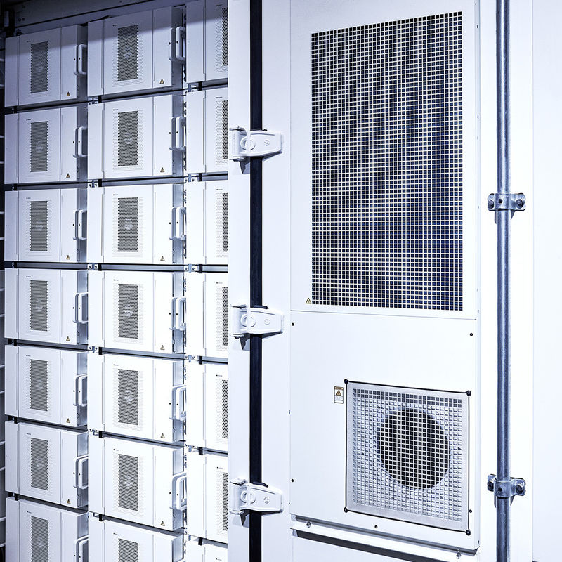 Sistema di accumulo di energia solare per uso domestico all'aperto